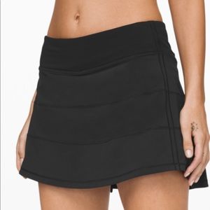 Brand new size 2 4” lulu pace rival skirt